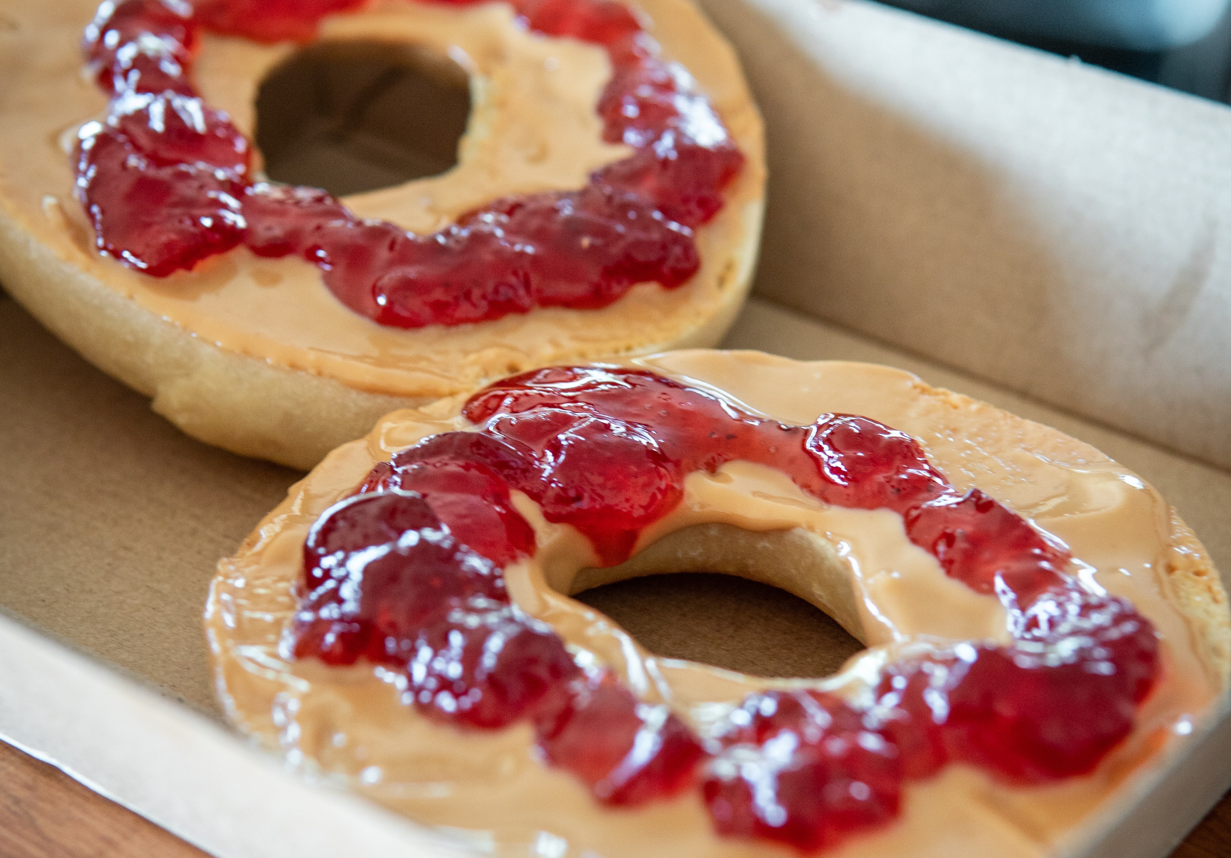 Sandwich au beurre de cacahuètes et confiture de fraises